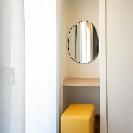 Sun & Moon Barcelona Airport アパートホテル 3*